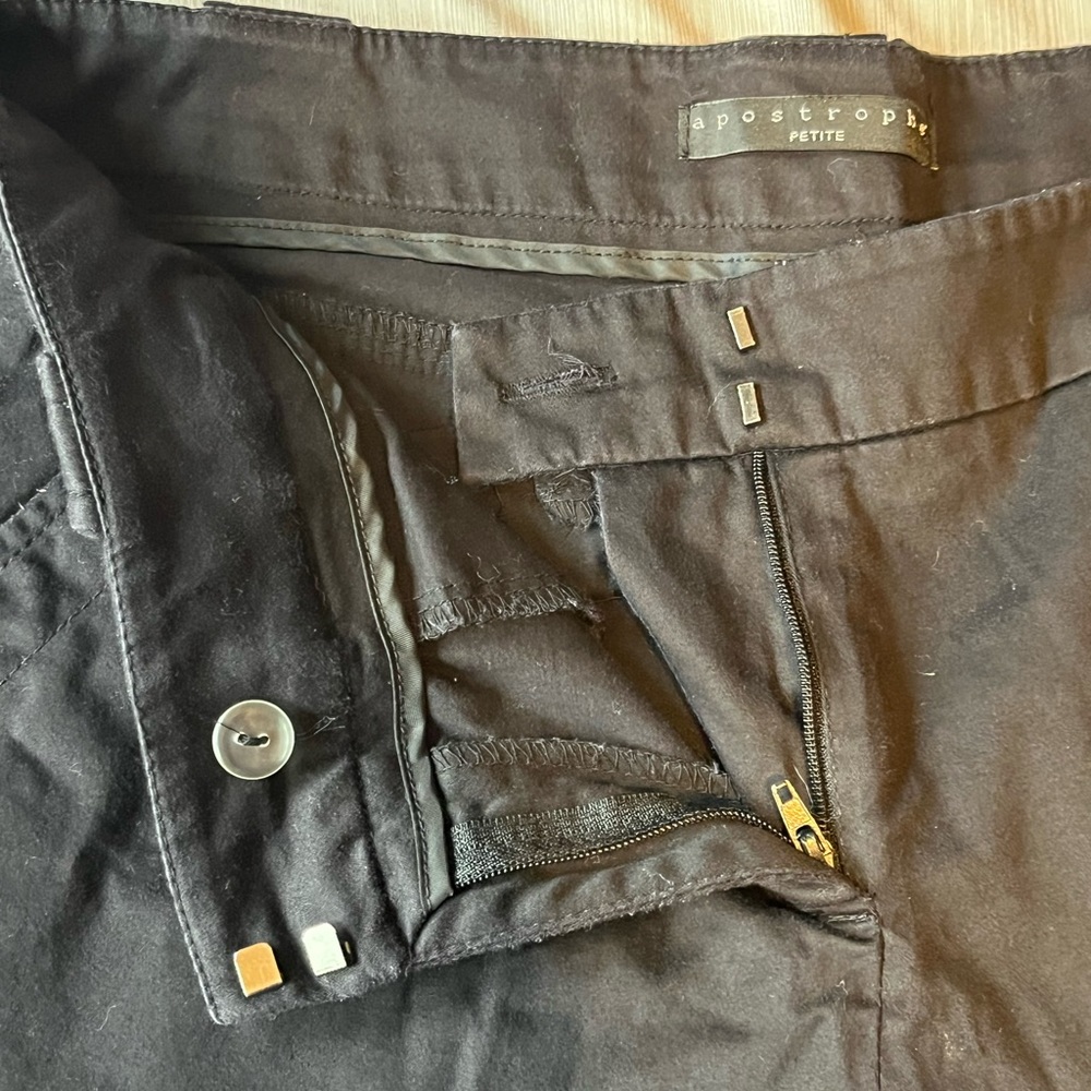 Apostrophe black capris 6 petite 4 pocket like new - Picture 4 of 4